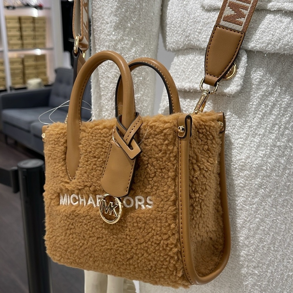 Michael Kors Mirella Extra-Small Sherpa XS SHOPPER XBODY
SHEARLING Cross… - Picture 6 of 16